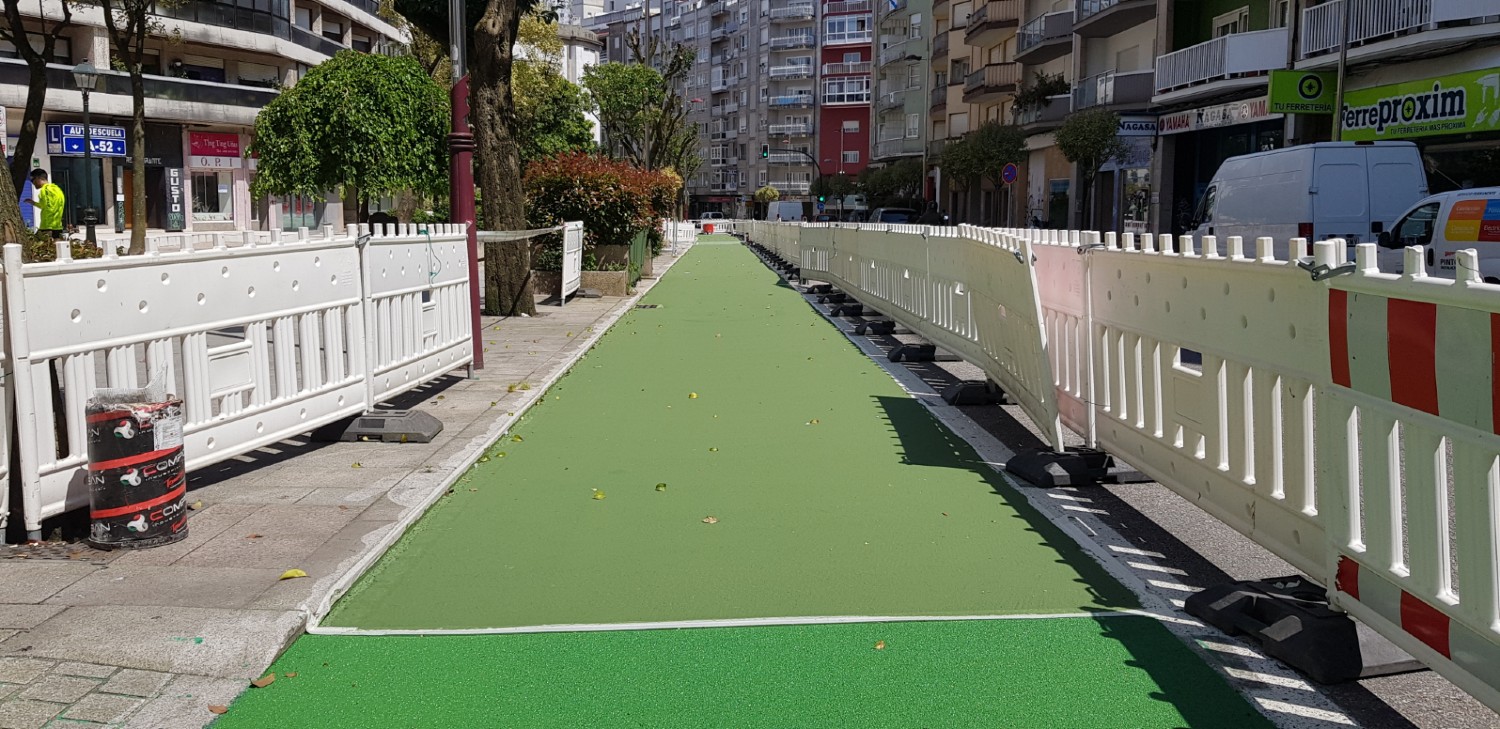 Carril bici de Vigo a su paso por la calle Pizarro