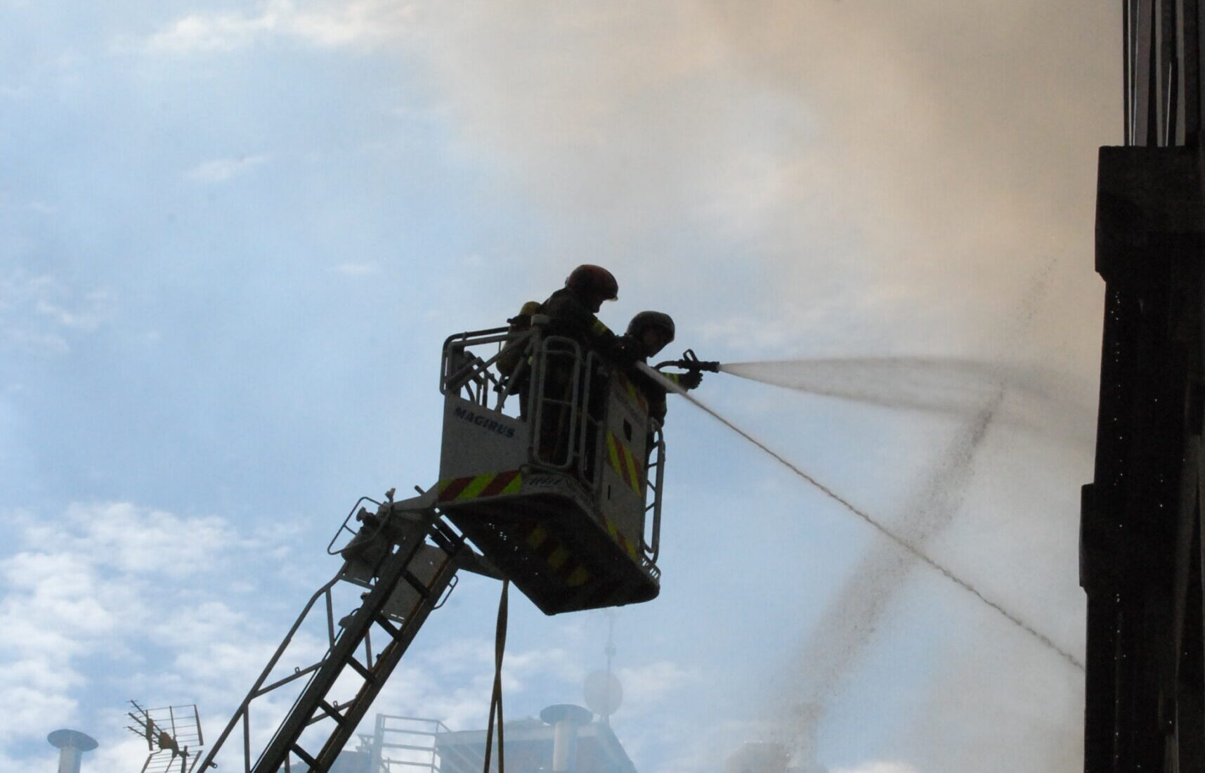 Bomberos de Vigo en pleno incendio