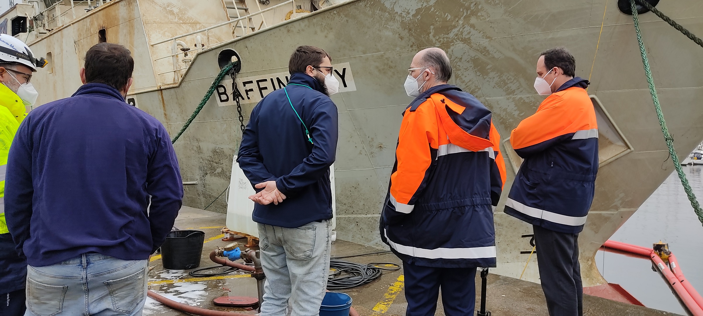 El barco hundido en Vigo, reflotado