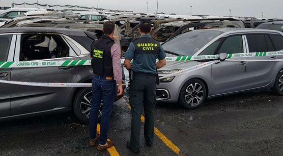 Coches dañados en Bouzas por fuegos artificiales