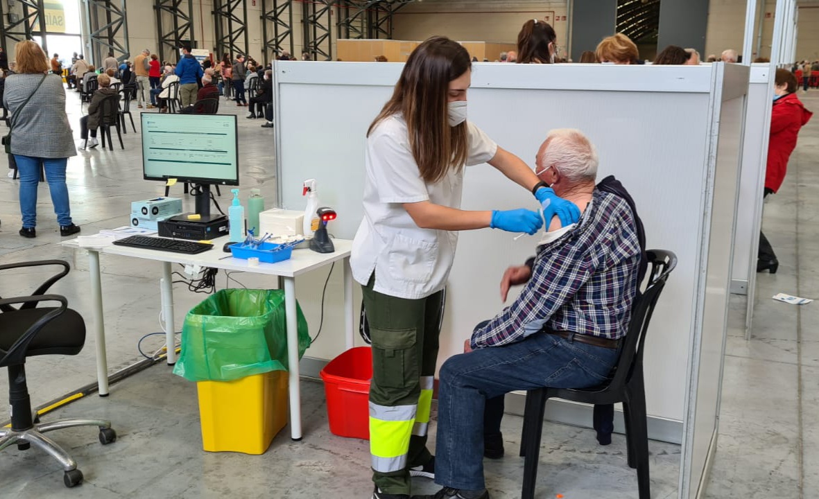 Expertos del Ministerio de Sanidad proponen una 'dosis de refuerzo' para los 2 millones de españoles vacunados con Jansenn