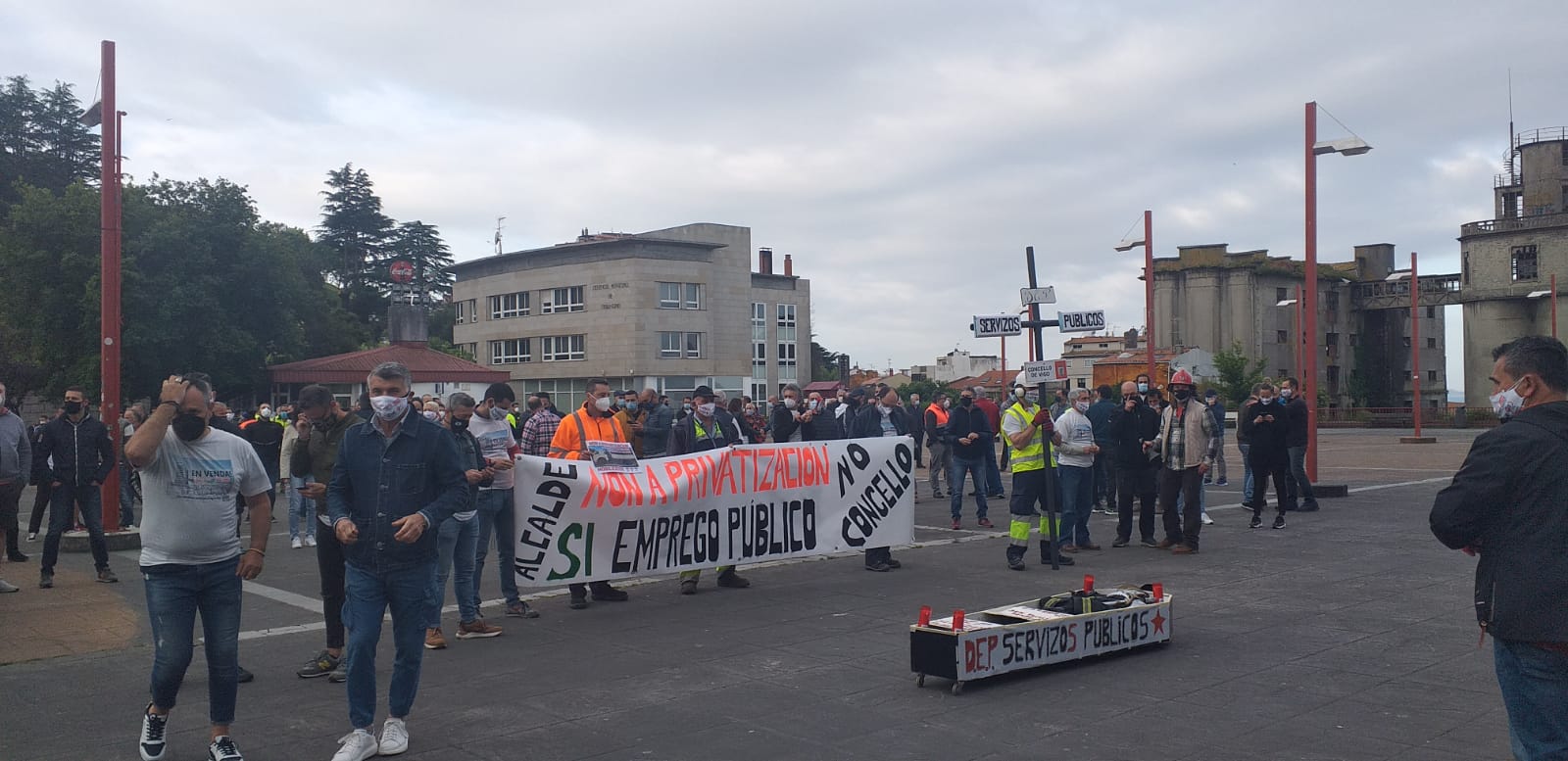 Protesta de los funcionarios delante del Ayuntamiento de Vigo