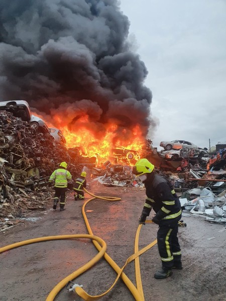 Incendio fabrica pinturas Lugo1