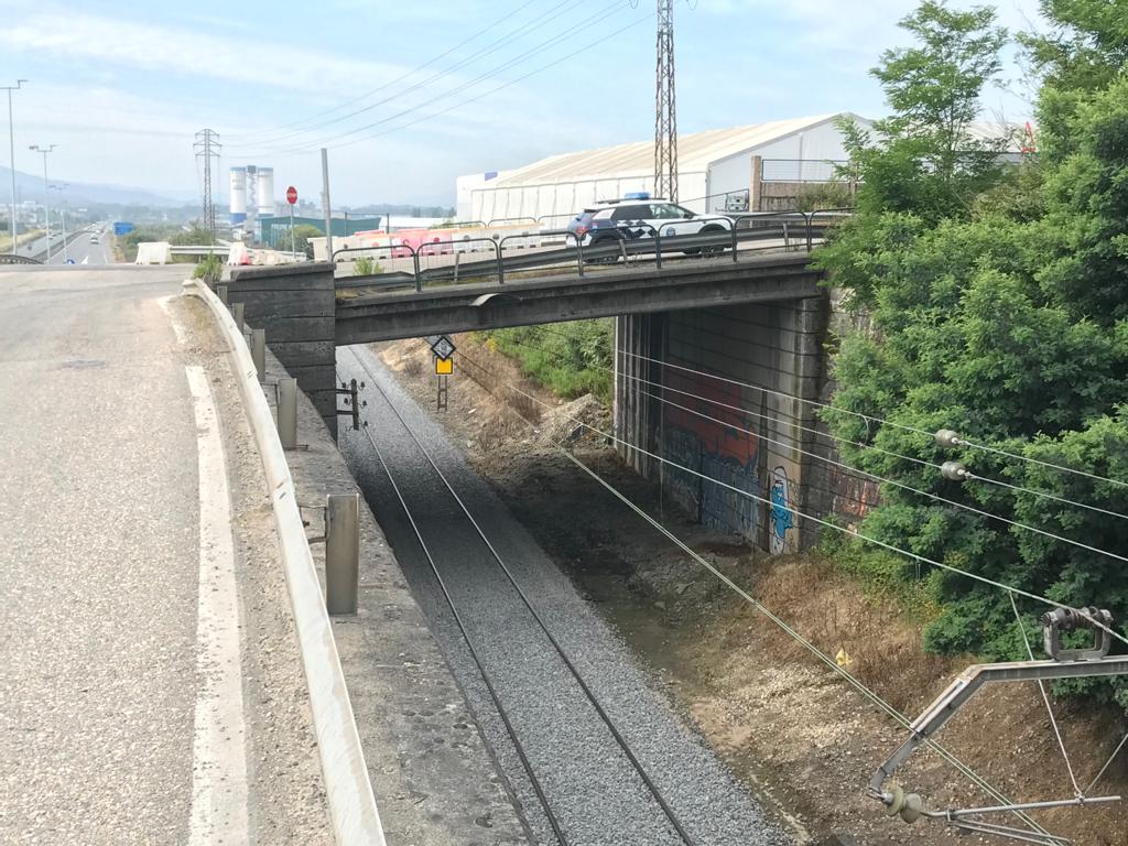 Evitan que un hombre se tire a las vías del tren en Porriño