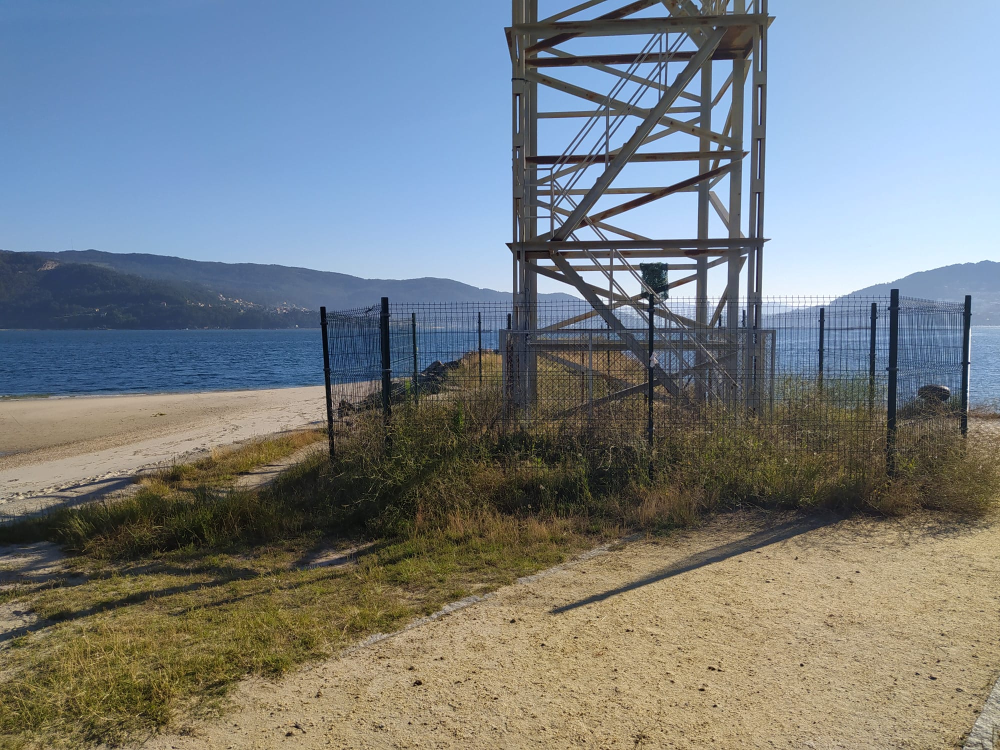 Veciños de Teis denuncian o abandono da Praia da Punta