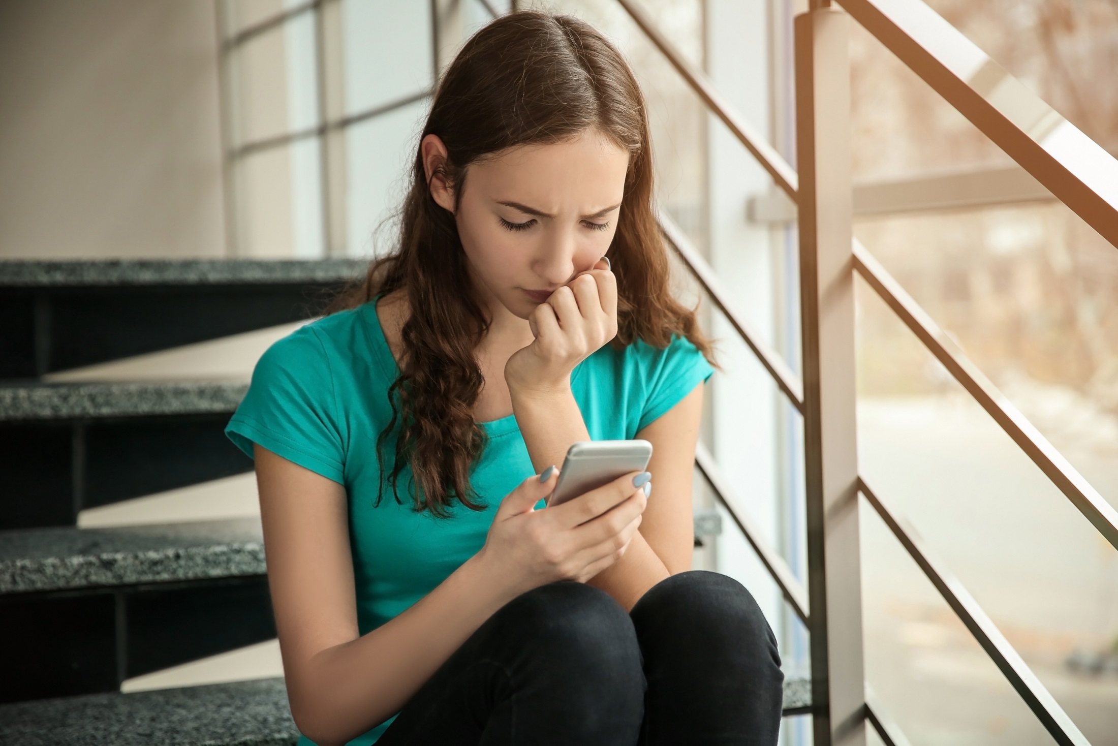 Un tercio de los jóvenes manifiesta signos de 'falta de control' en el uso del móvil