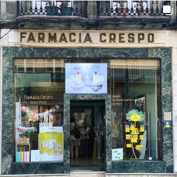 El centro de Vigo dice adiós a la Farmacia Crespo