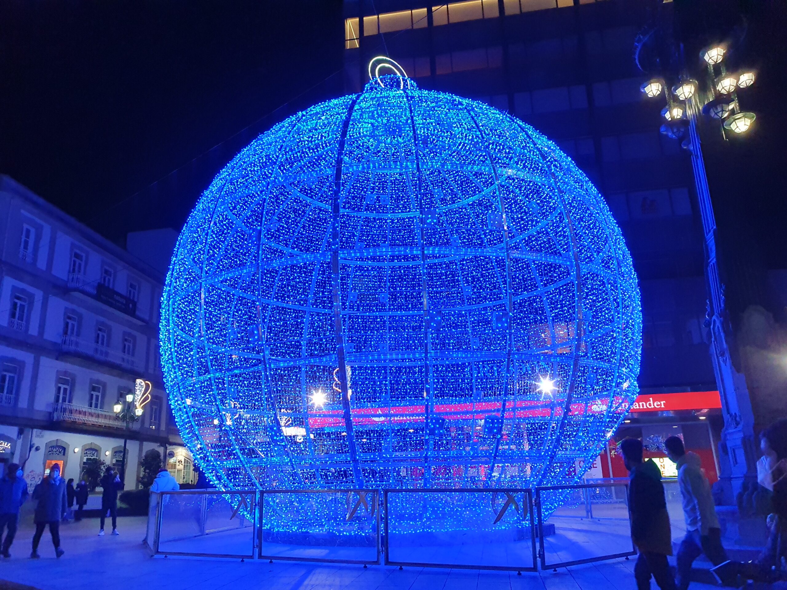 El Concello colocará 400 altavoces para poner música de Navidad 12 horas al día