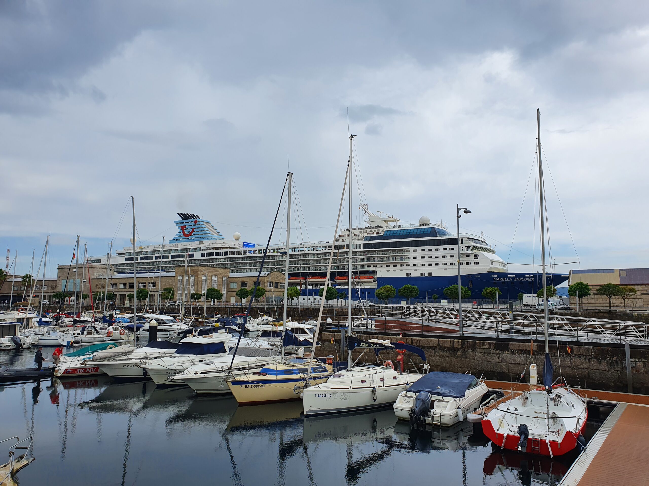 El crucero 'Marella Explorer' hace su escala inaugural en Vigo