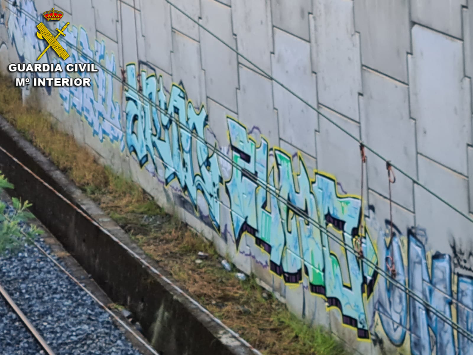 Dos jóvenes de Vigo se enfrentan a una multa de 600€ por pintar un grafiti