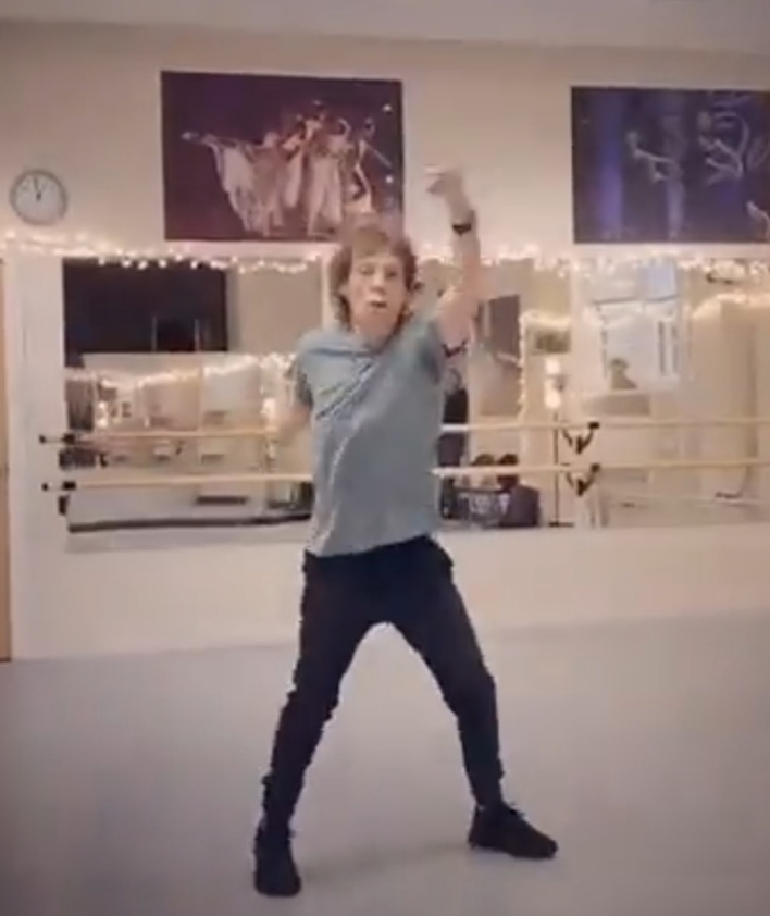Mick Jagger demuestra con este baile que los viejos rockeros nunca mueren