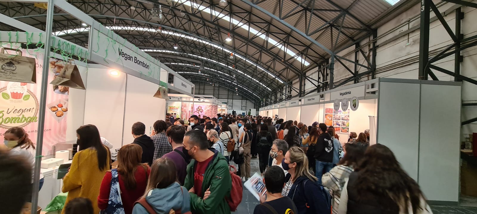 Éxito rotundo na inauguración en Vigo da primeira feira vegana de Galicia