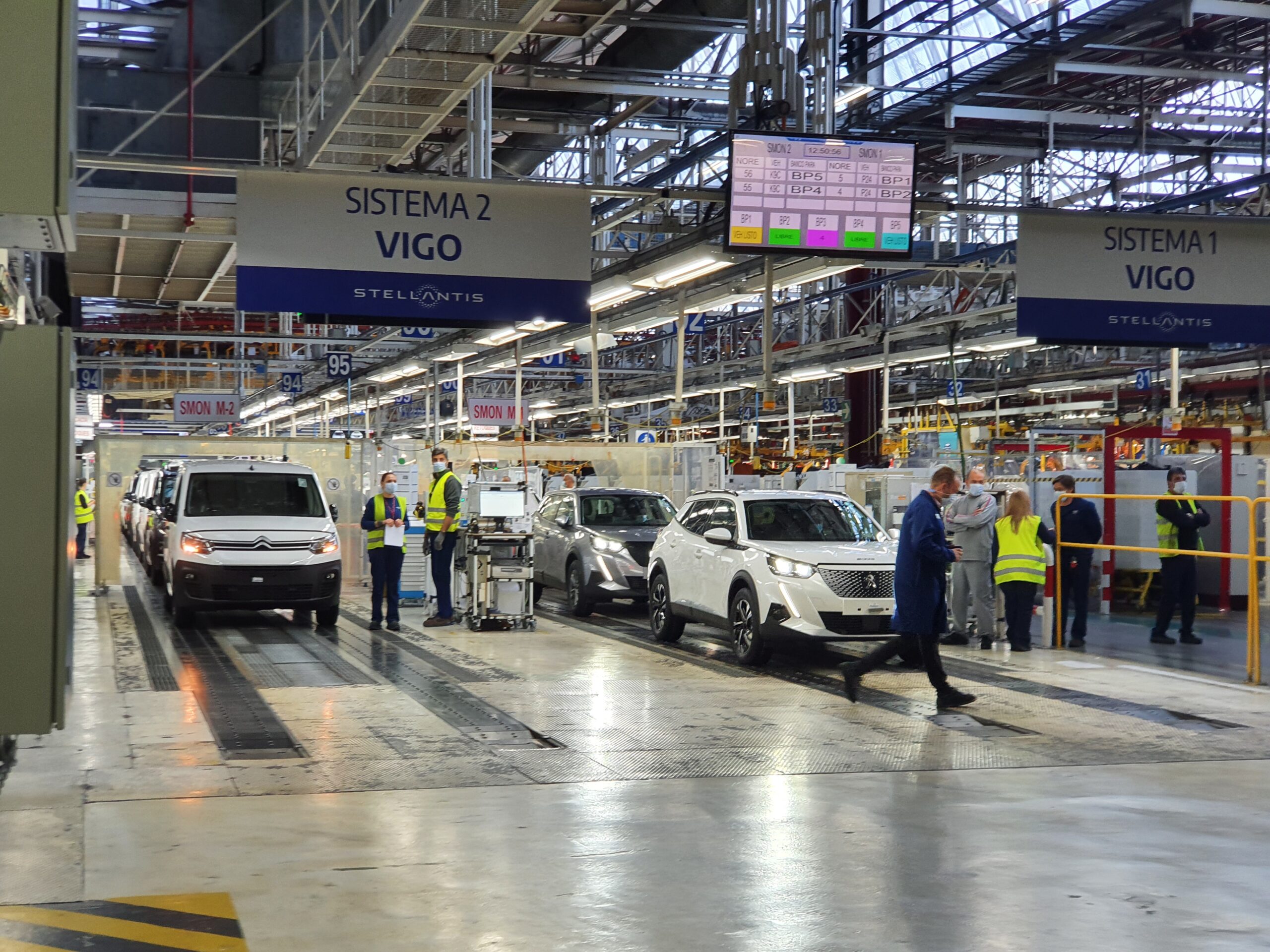 Unos 6.000 trabajadores de Stellantis Vigo eligen a sus representantes sindicales