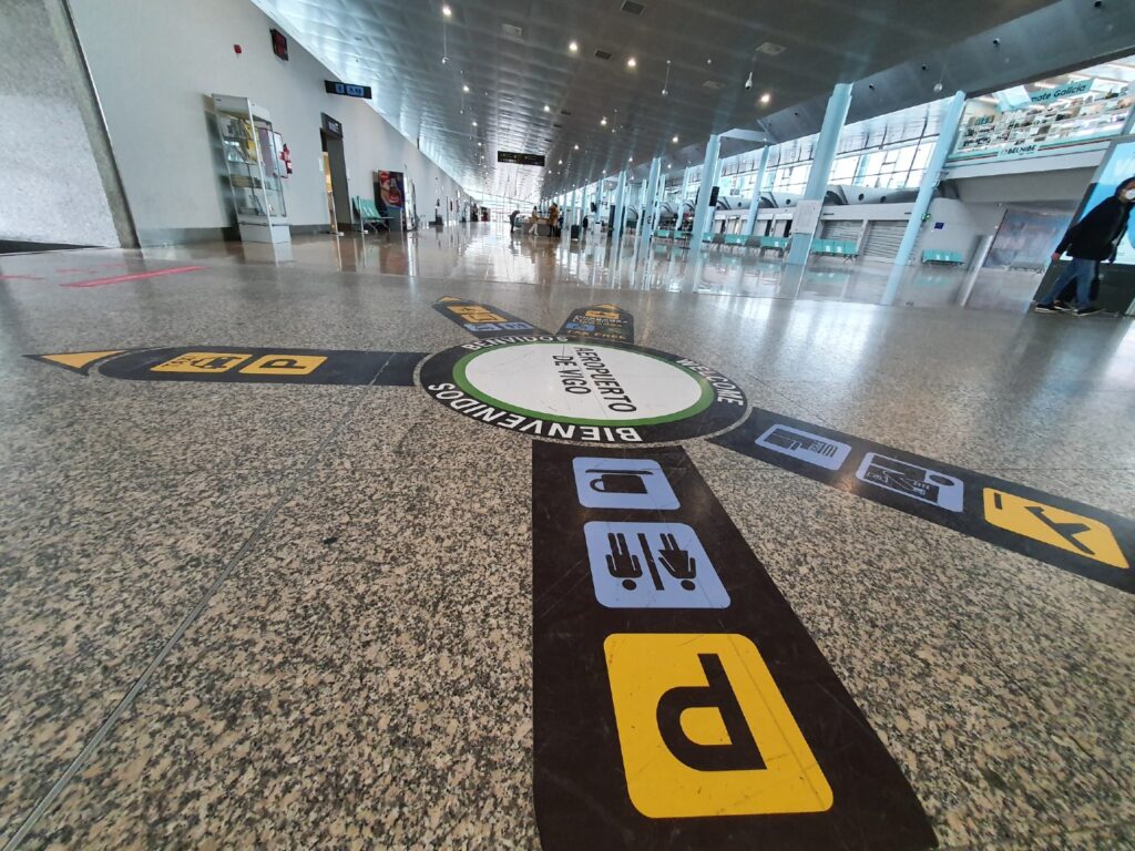 El mal tiempo obliga a cancelar un vuelo de Iberia Madrid Vigo y a desviar otro de Binter