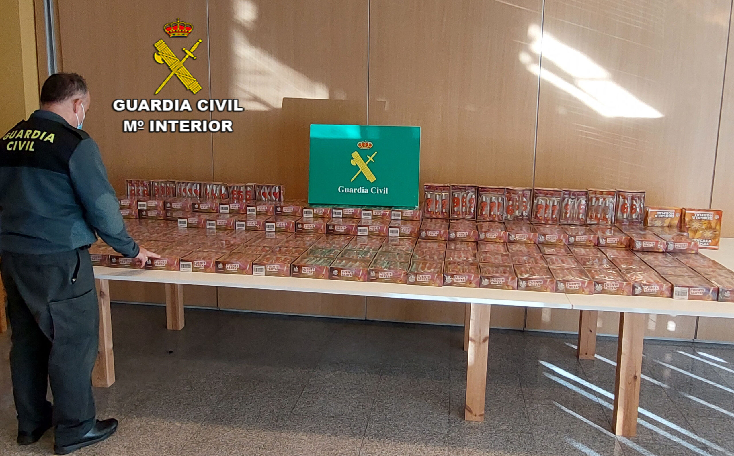 La Guardia Civil interviene 4.448 unidades de artificios pirotécnicos en Mos