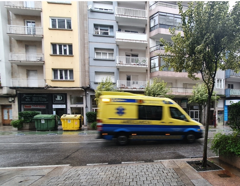 Un hombre de 53 años muere de un infarto en la Avenida de Castrelos