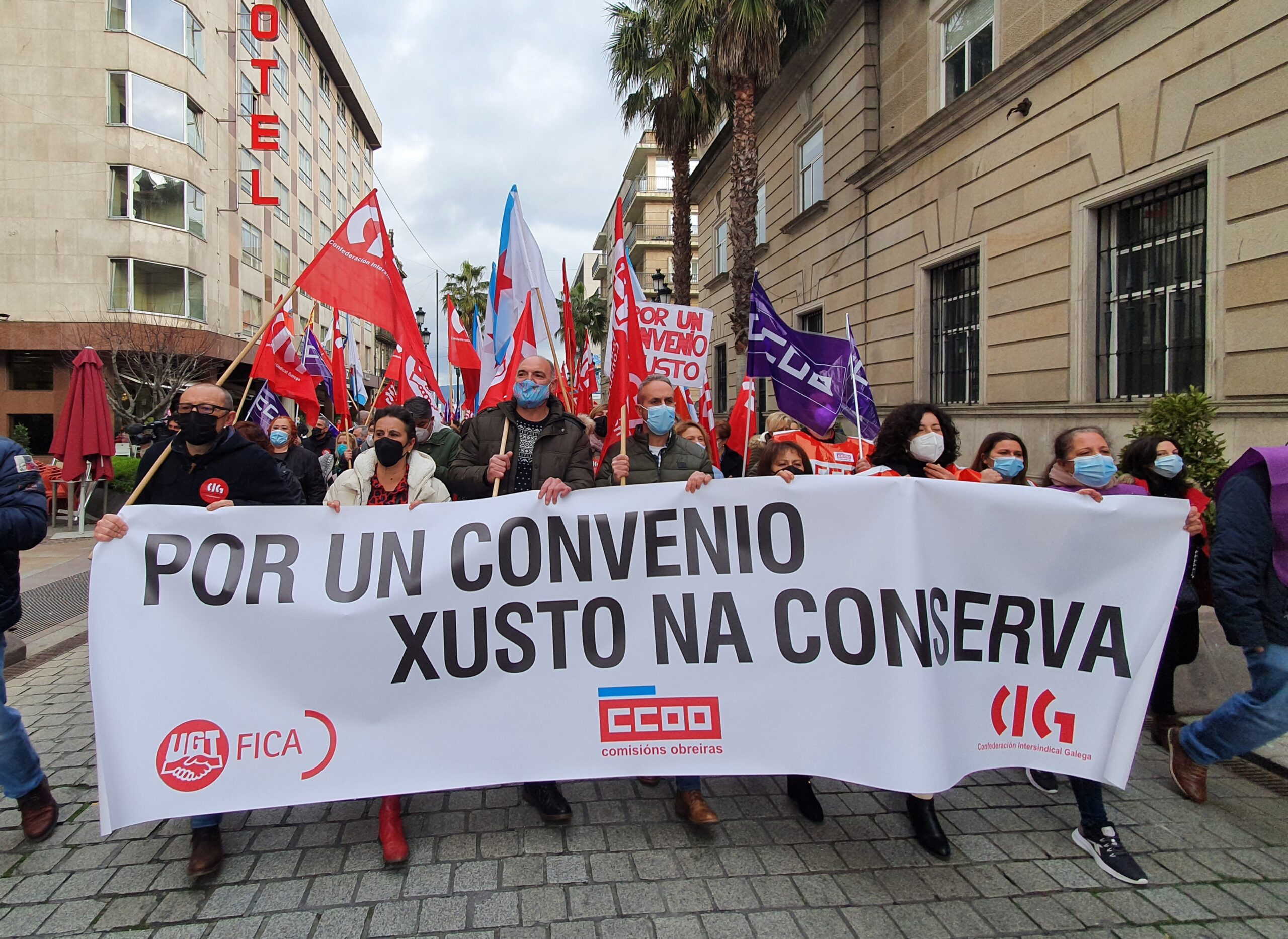 Las trabajadoras vuelven a paralizar el sector de la conserva