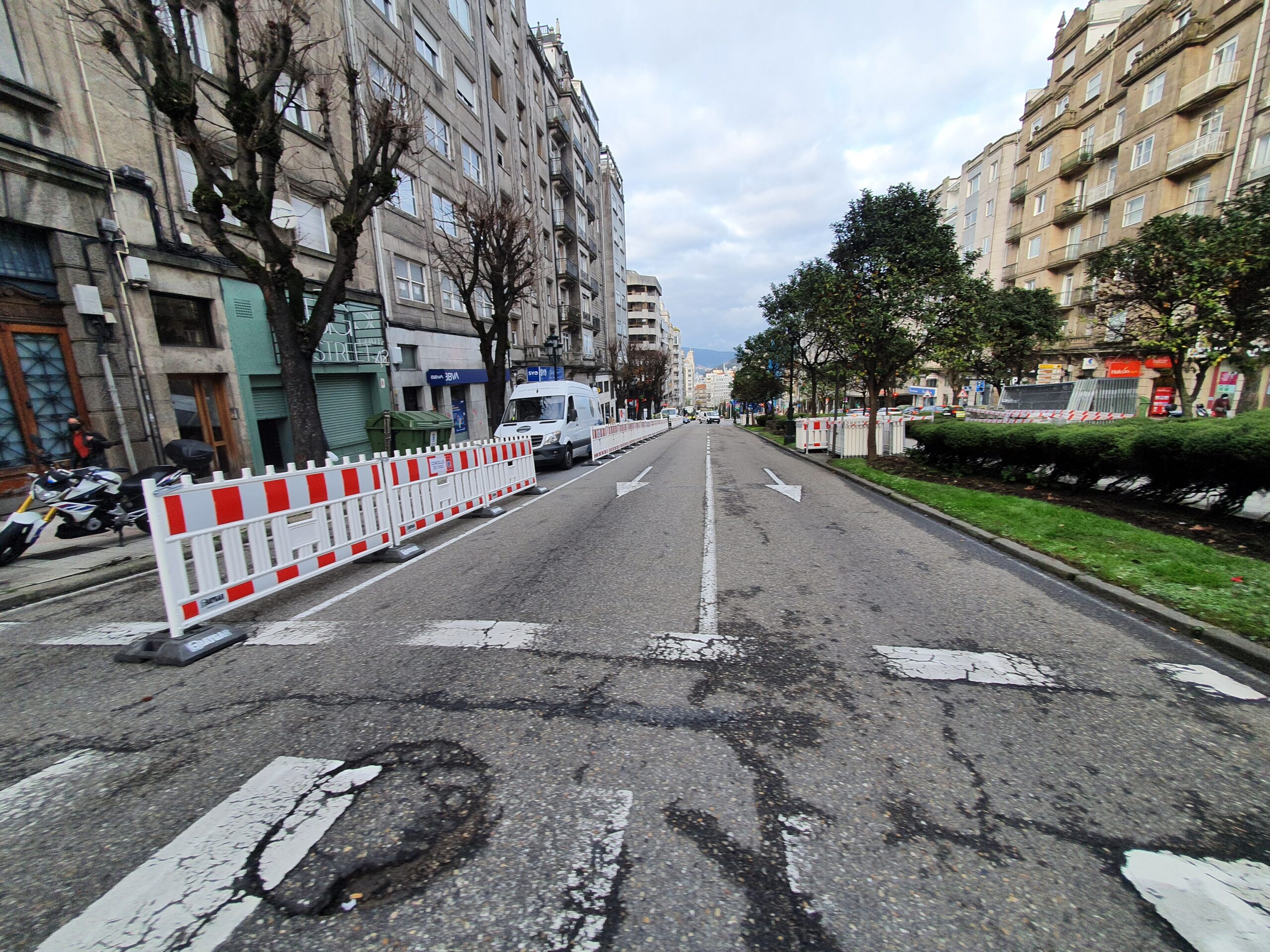 Cortado un carril de Gran Vía para empezar las obras de las nuevas rampas mecánicas