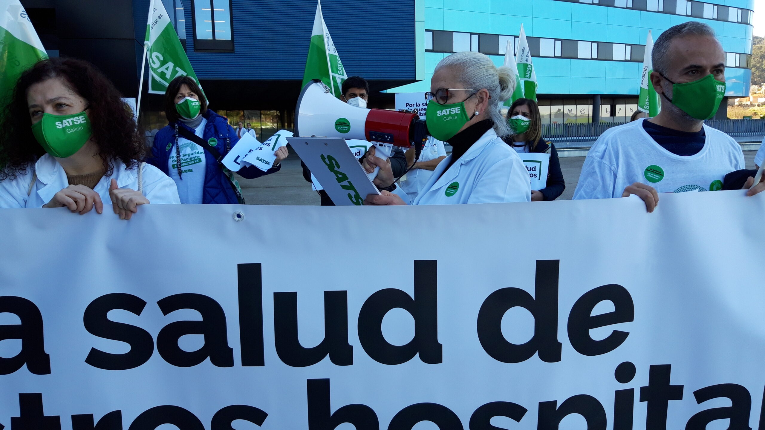 Enfermeras y fisioterapeutas protestan por la "gravedad" de la salud en el Cunqueiro