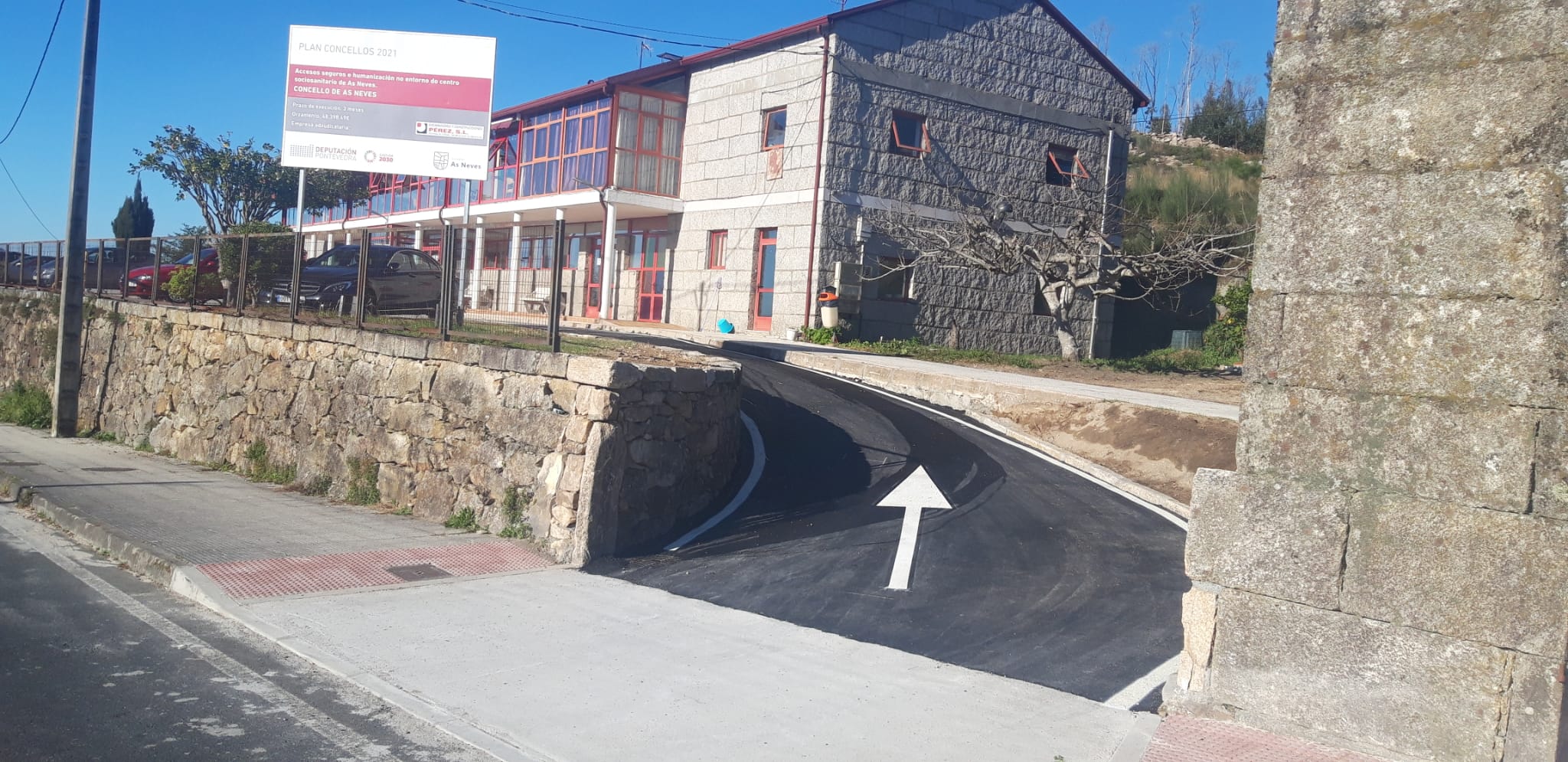 Aberto o novo acceso rodado ao Centro de Saúde das Neves