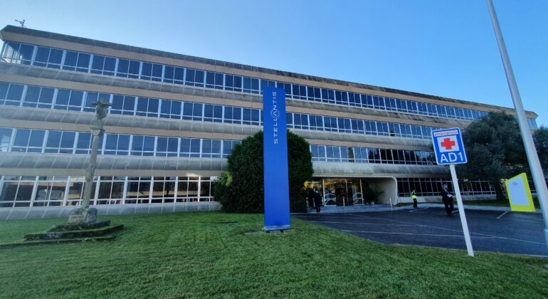 Stellantis suspende la paga de beneficios para sus trabajadores