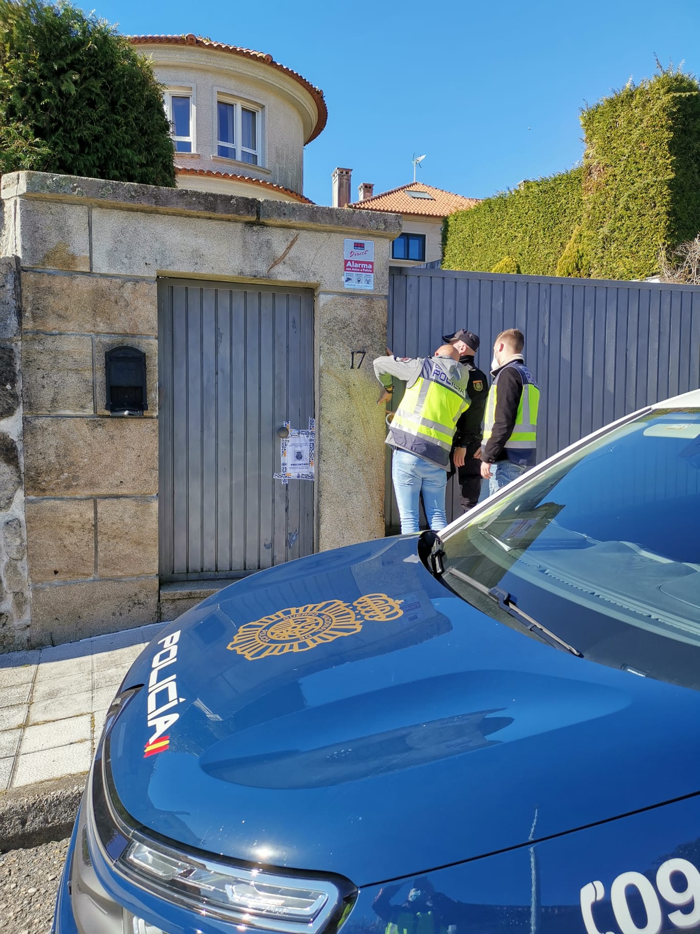 La Policía Nacional clausura en Vigo varias 'casas' y 'pisos de citas'