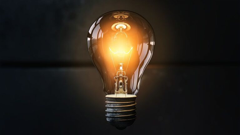 El precio de la luz llegará este martes a 545€ con picos de 700€/MWh