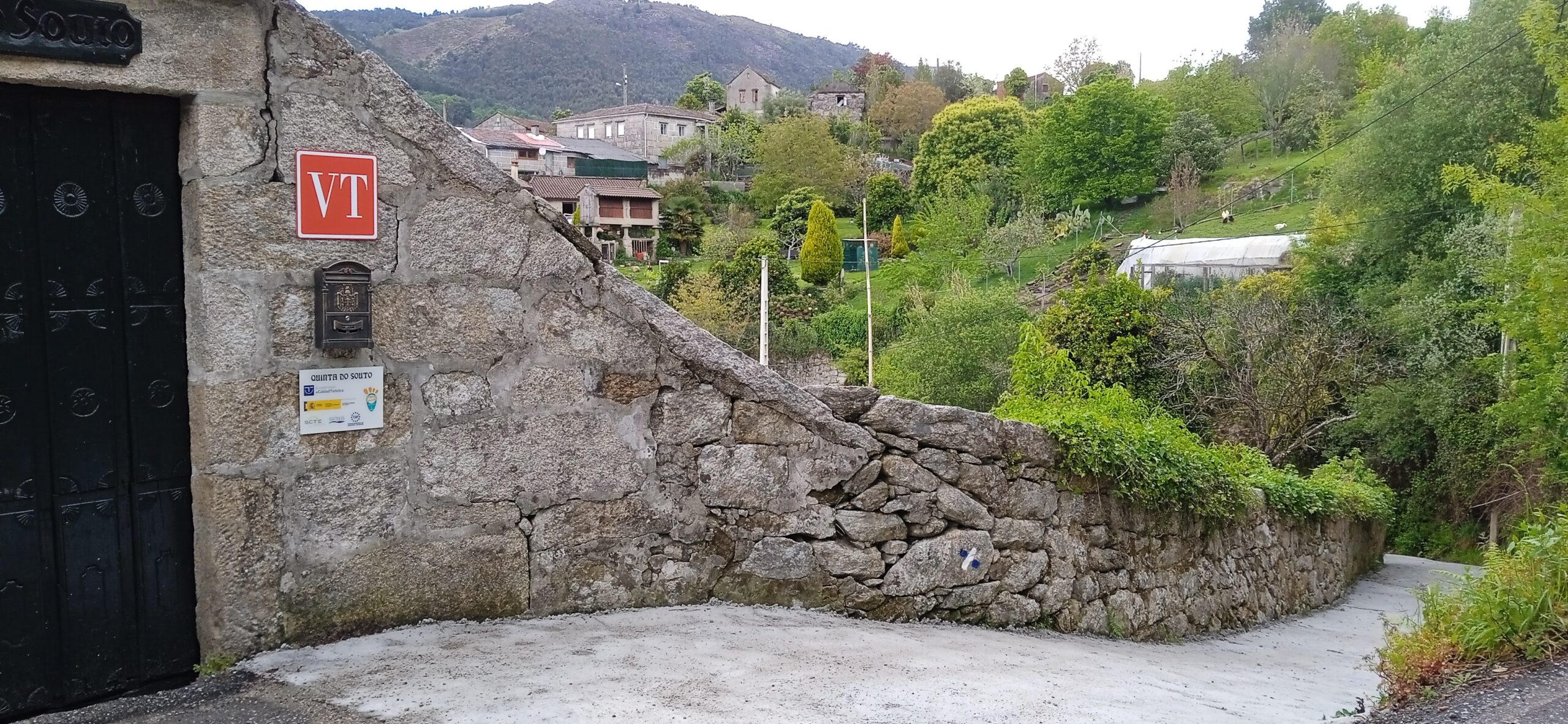 O Concello de Covelo mellora os accesos e camiños en varias parroquias