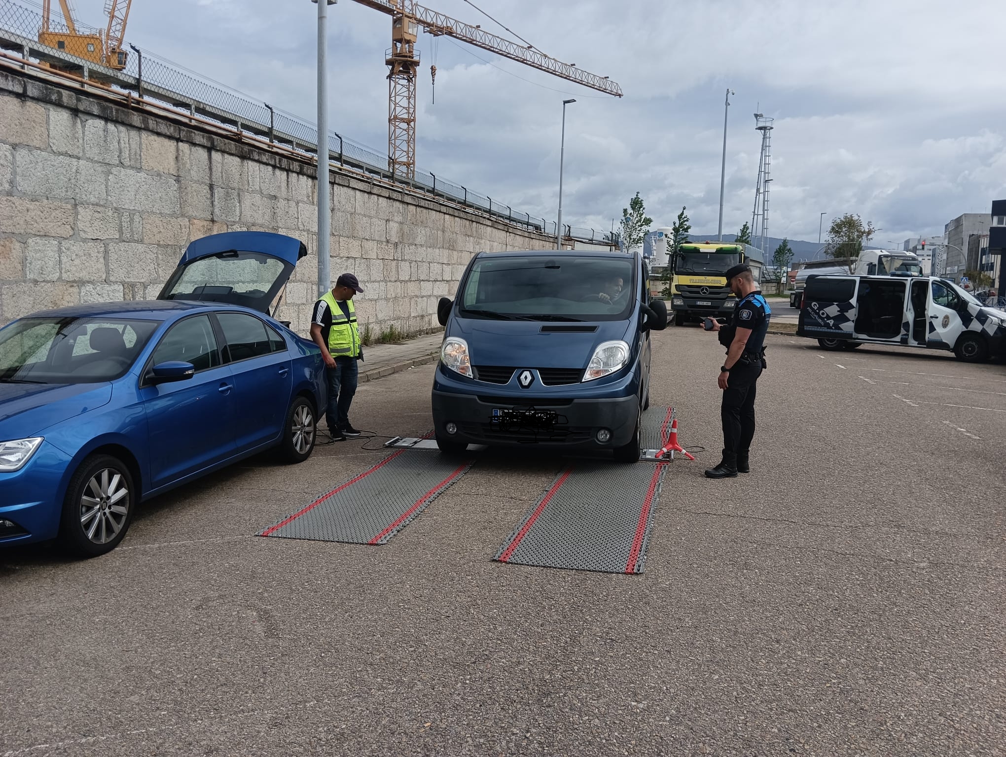 La Policía Local de Vigo denuncia a 34 vehículos pesados e inmoviliza a 10 de ellos
