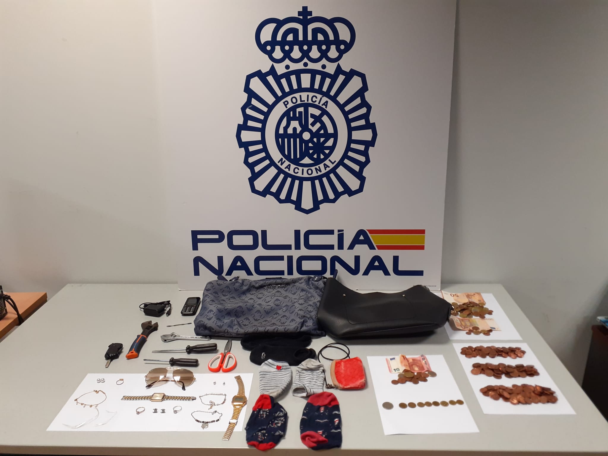La Policía Nacional detiene a tres mujeres por robos con fuerza en domicilios de Vigo