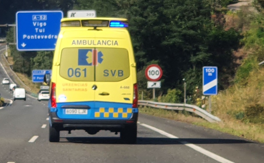 Un obrero, herido grave tras caer desde un tejado