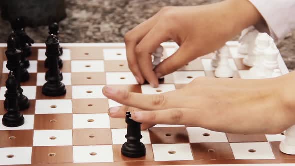 Siete ajedrecistas ciegos compiten en Mondariz por una plaza para el Campeonato del Mundo Juvenil