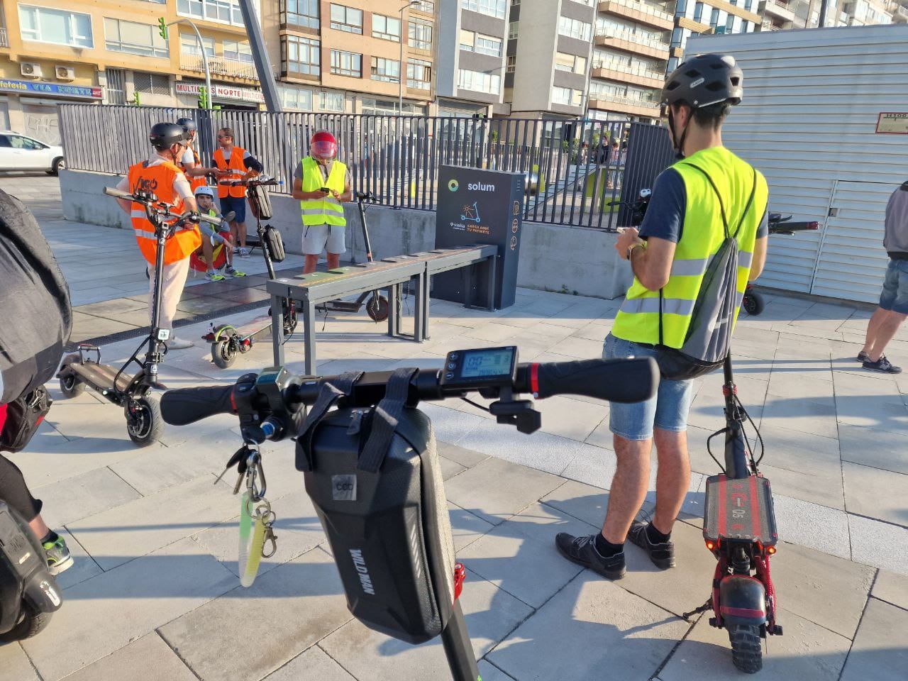 Vigo cuenta con el primer punto de carga solar para patinetes eléctricos