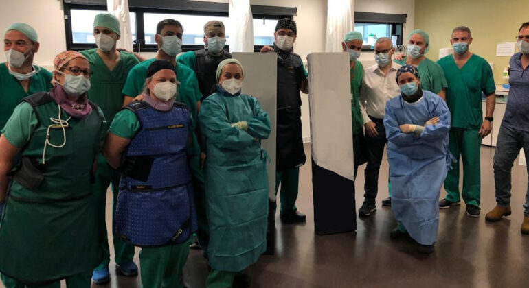 Médicos vigueses realizan o primeiro implante de válvulas tricúspide transcatéter no corazón
