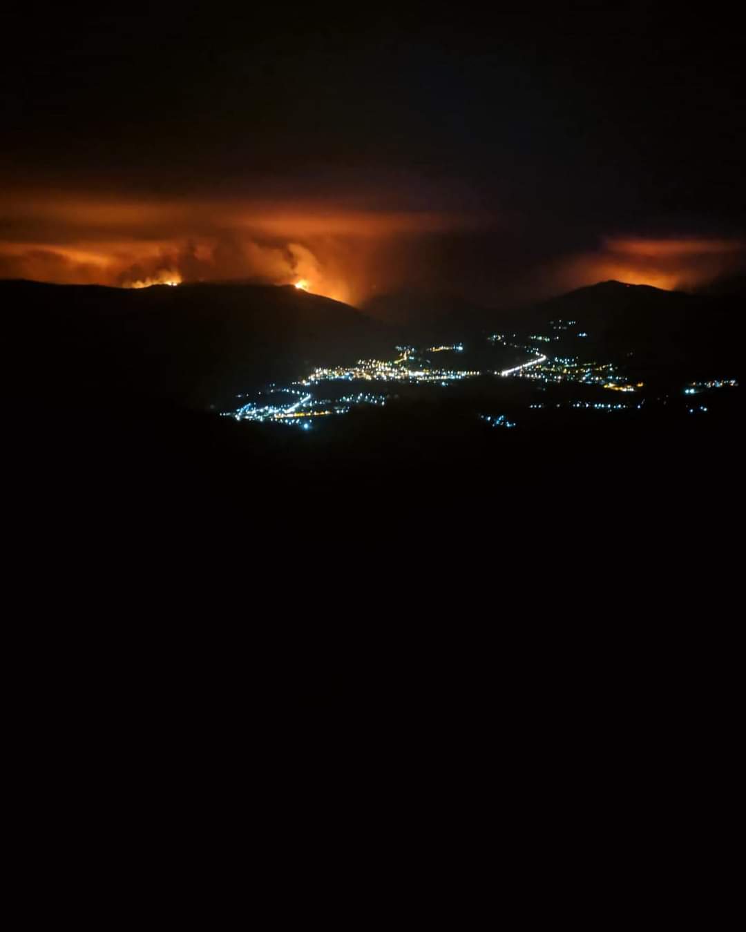 Os lumes arrasan xa 19.000 hectáreas