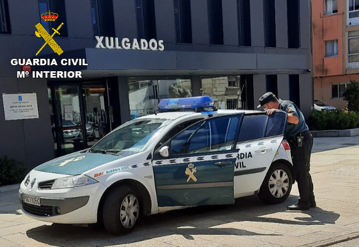 La Guardia Civil desactiva dos puntos de venta de drogas en dos casas de A Guarda