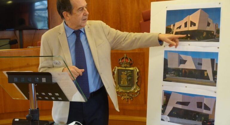 Tarta para celebrar los 9 años que el alcalde lleva anunciando la Biblioteca de Teis