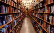 El alcalde se compromete a que la Biblioteca de Teis tenga libros y actividades culturales