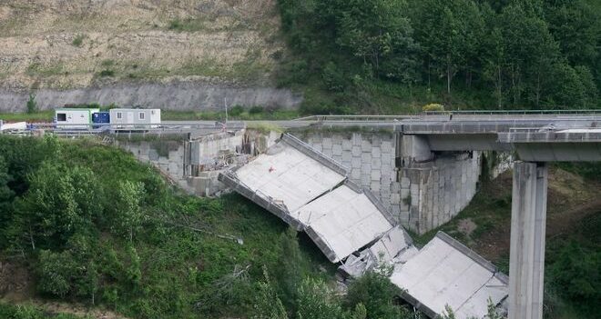 Abre el desvío de la A-6 para evitar el viaducto que se vino abajo