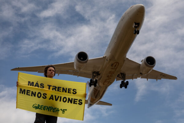 Greenpeace denuncia “chanchullos” en las subvenciones encubiertas a vuelos no rentables
