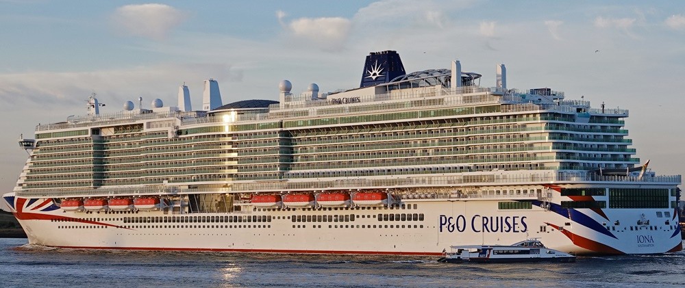 Atraca en Vigo el 'Iona' el tercer crucero más grande del mundo