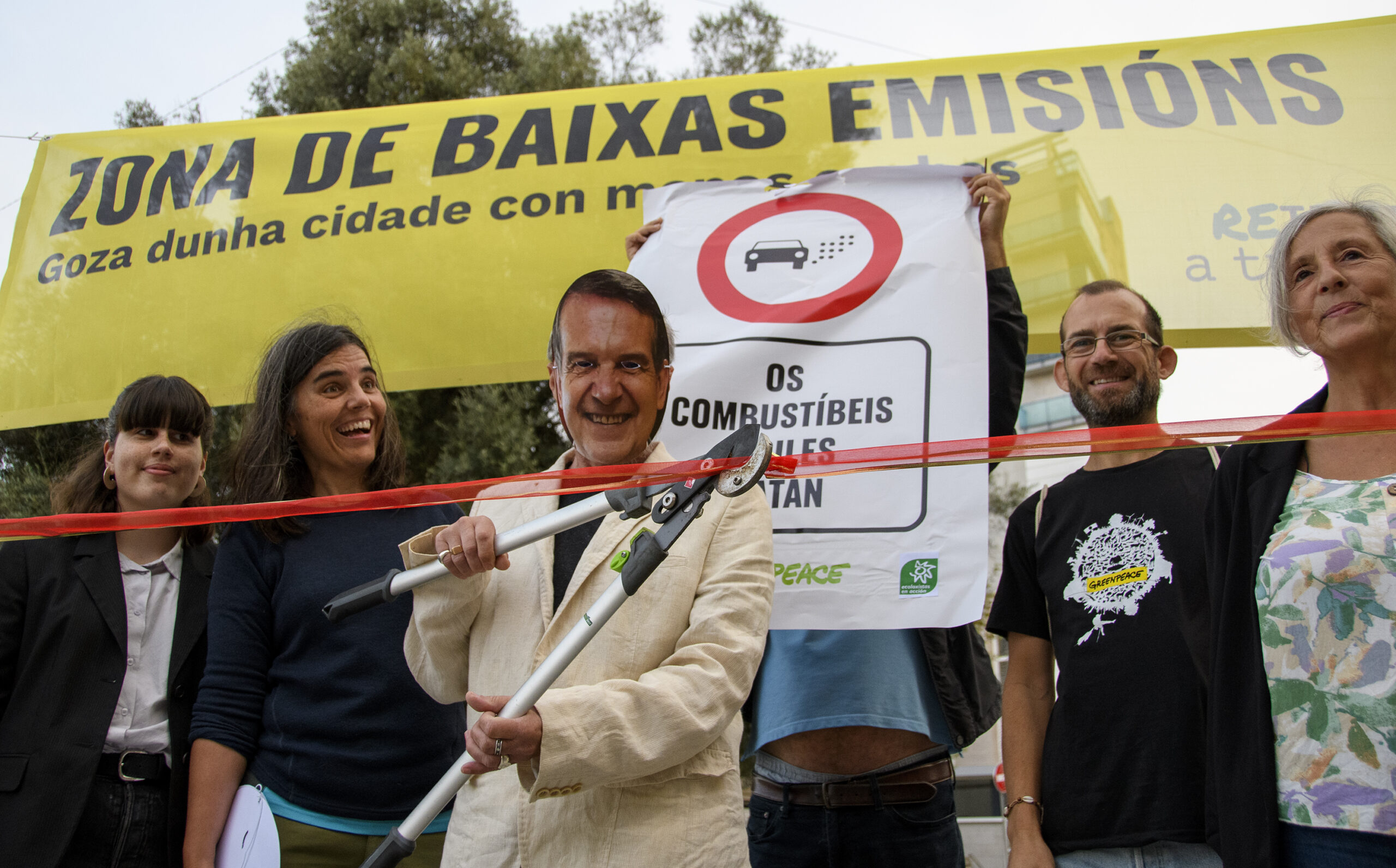 Ecoloxistas en Acción, Greenpeace y el 'alcalde' inauguran en Vigo la Semana de la Movilidad