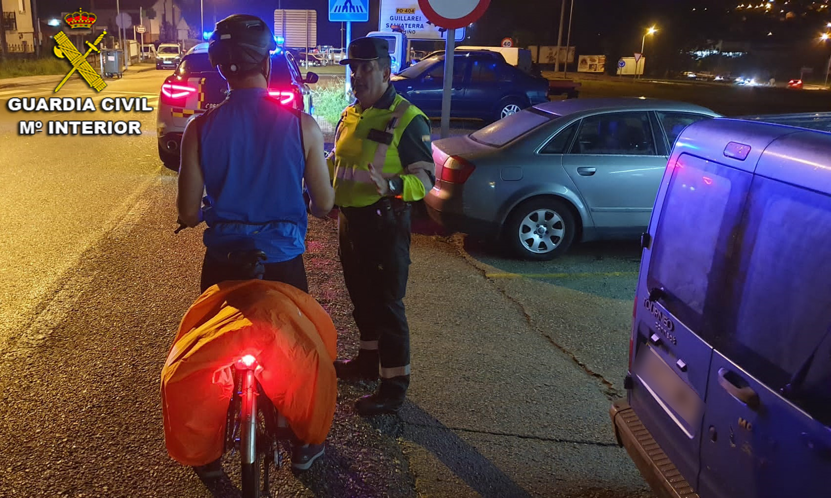 Interceptado a un ciclista circulando por la autovía A-55, con lluvia y en horario nocturno