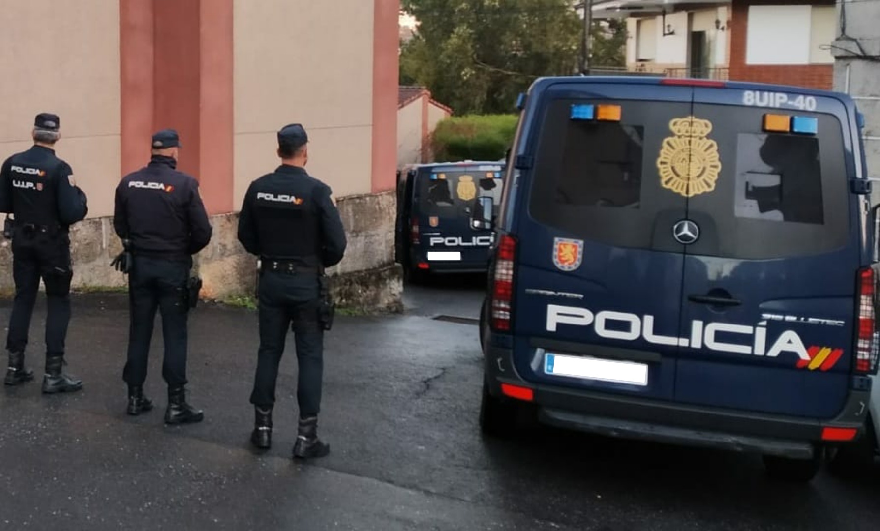 La Policía Nacional rescata a un bebé encerrado en un vehículo en Vigo