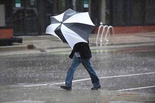 Llega 'Aitor' la primera borrasca de este otoño que dejará lluvias intensas y vientos fuertes