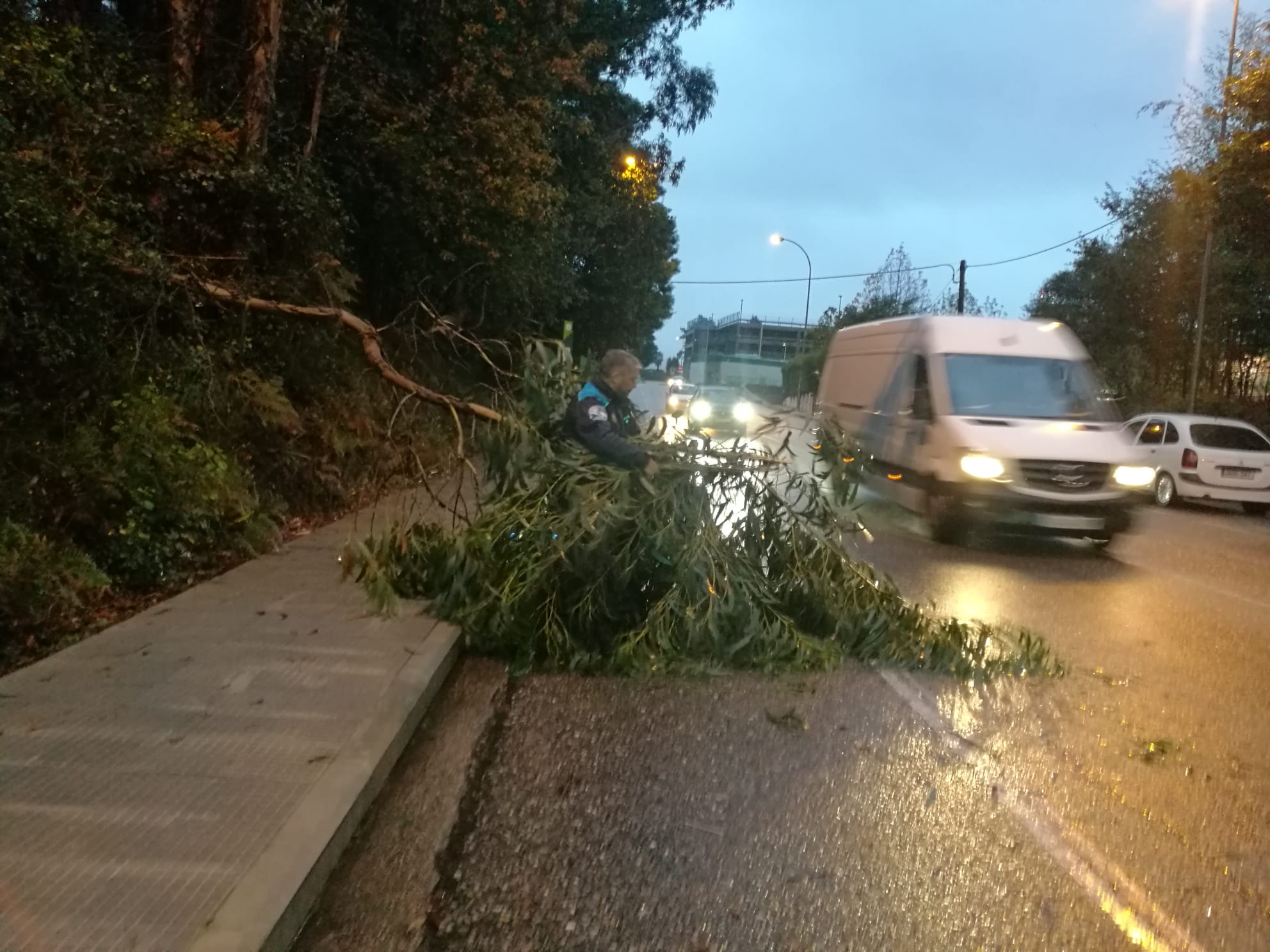 Dobre alerta laranxa este mércores, día 1: por vento e por temporal na costa