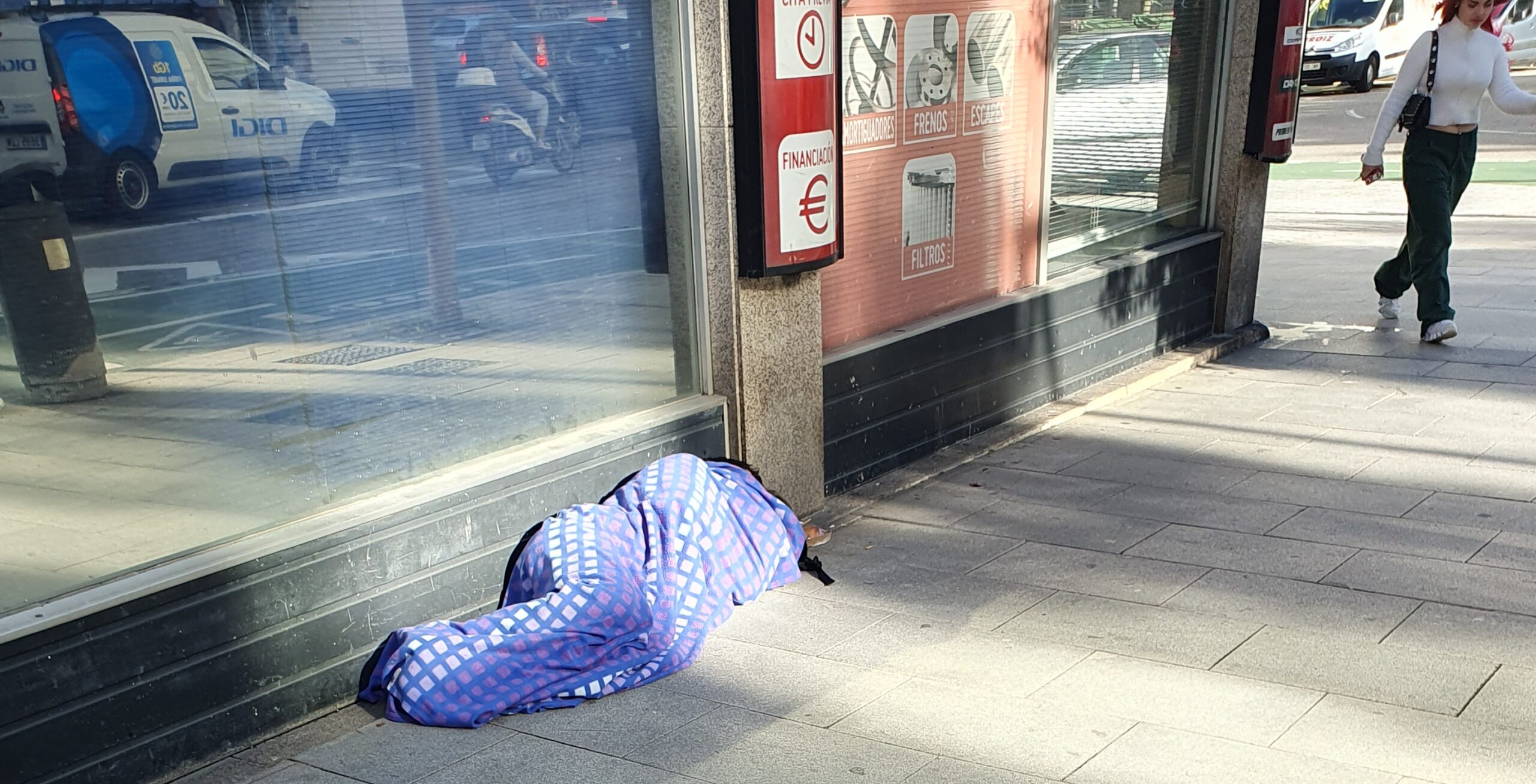 "En Vigo, nadie que quiera dormir bajo techo, duerme en la calle"