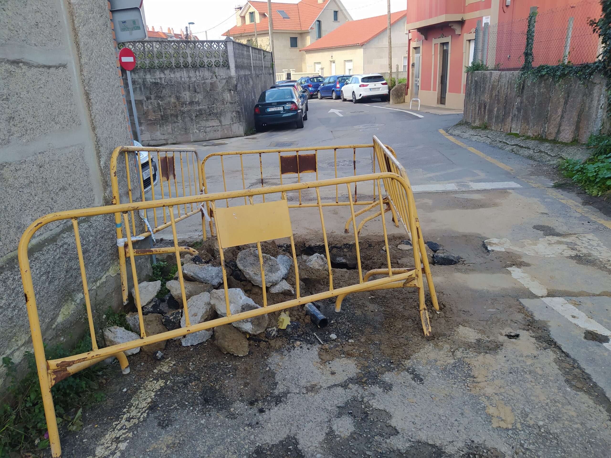 Veciños de Teis alertan dunha nova rotura na tubaxe da auga, na Subida á Ponte