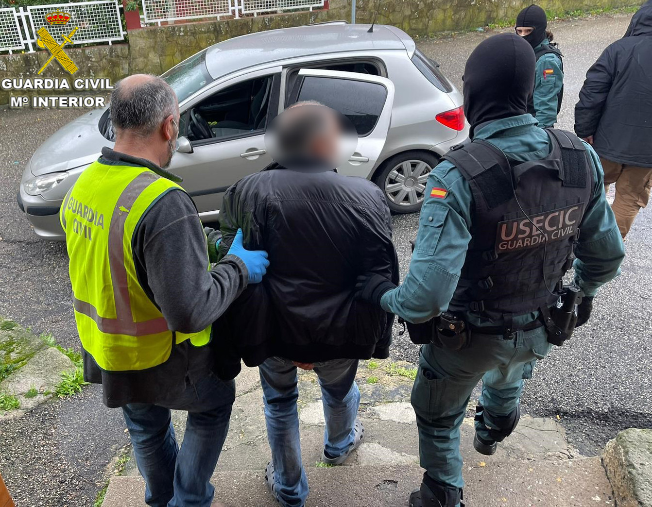 Arrestado un peligroso delincuente y desactivado un punto de venta de droga, en Cangas