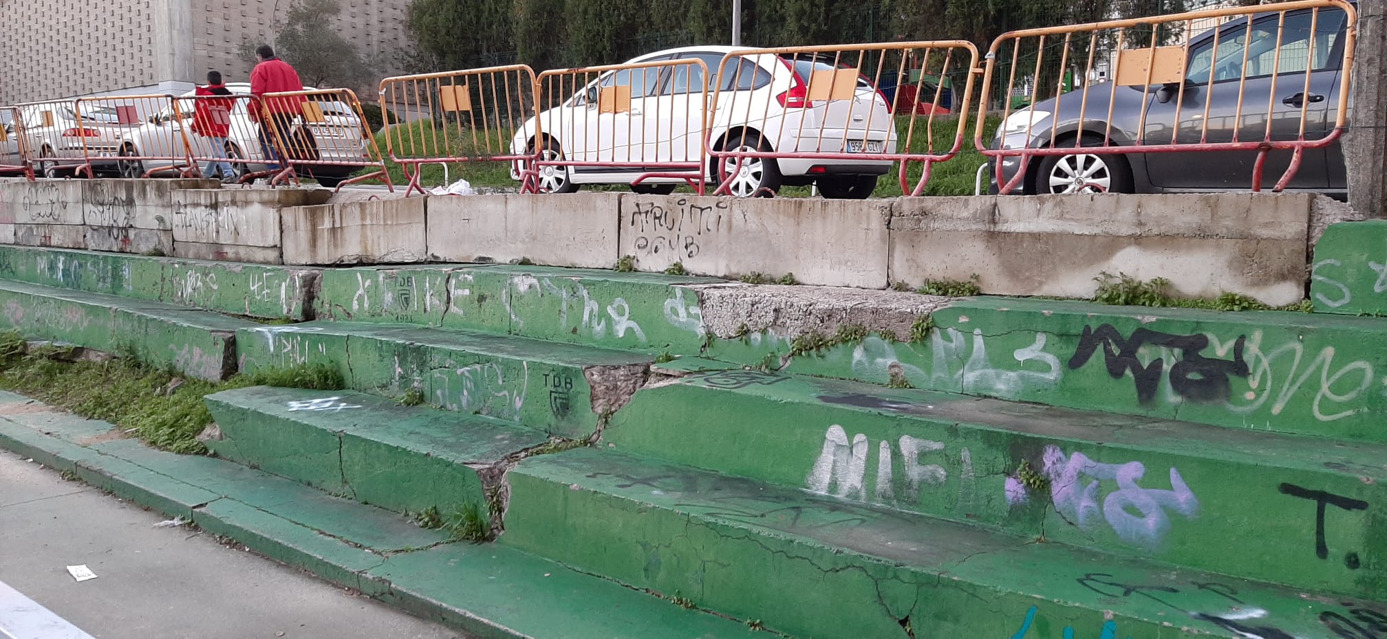 Exigen al concejal Manel Fernández que "haga algo" ante el estado deplorable de las instalaciones deportivas de la ciudad